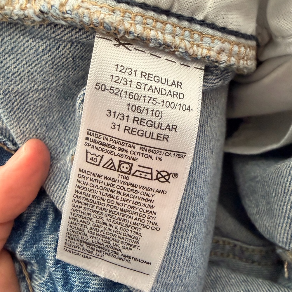 GAP Light wash universal slim boyfriend jeans size 12. Frayed hem. - Picture 6 of 6